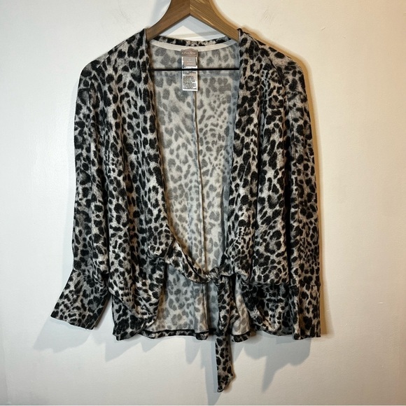 Women’s | Chicos Snow Leopard Wrap Cardigan | Size 0 - Picture 1 of 9